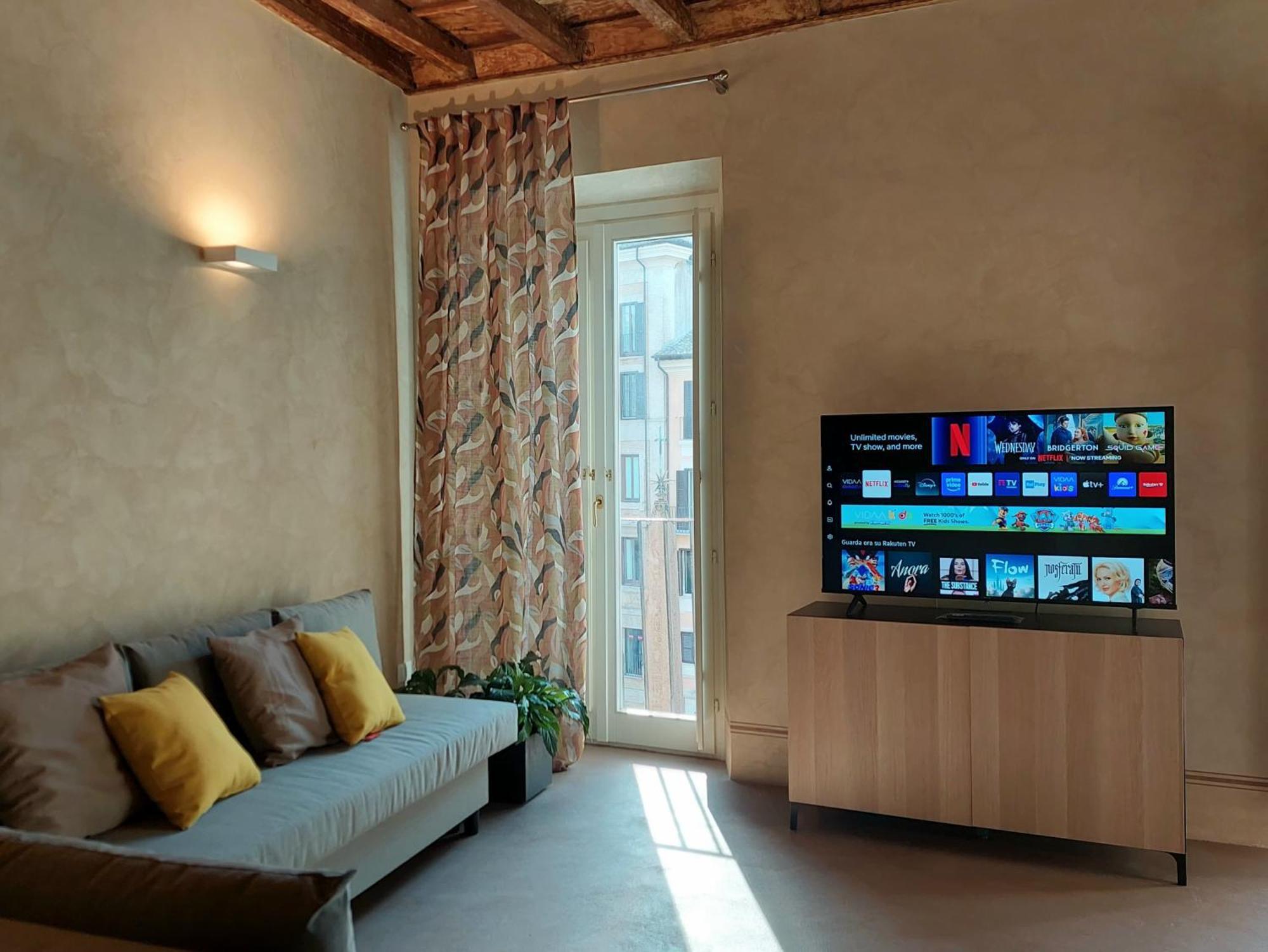 Pantheon In Finestra Apartment